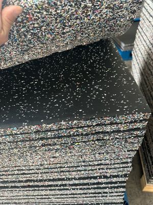 Environmentally Friendly EPDM Flecks Durable and Odouroless Sports Gym Recycled Rubber Flooring Tiles 15mm-50mm Thickness
